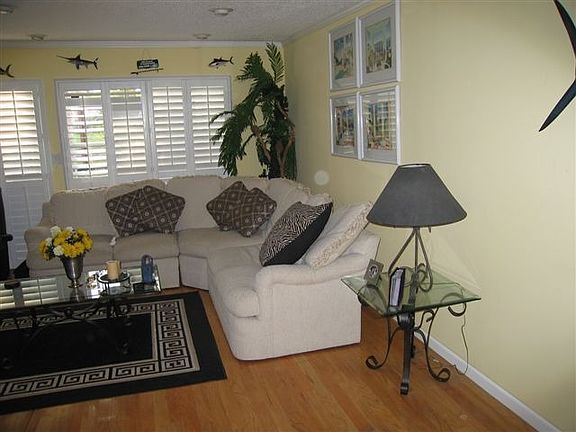 5th image of 219 NW 45th Ave