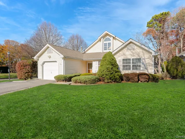 19 Saddlebrook Court, Middle Island, NY 11953