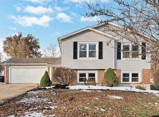 16 Spring Leaf Ct, Saint Peters, MO 63376