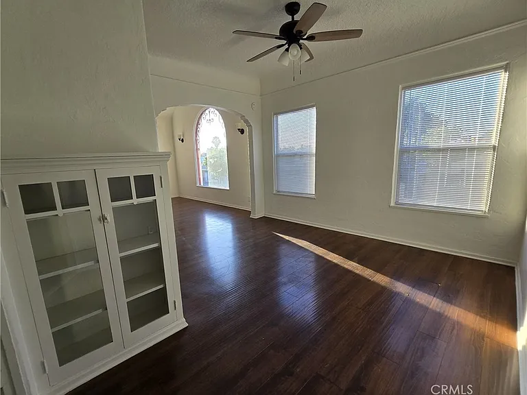 5740 California Ave — Photo 4