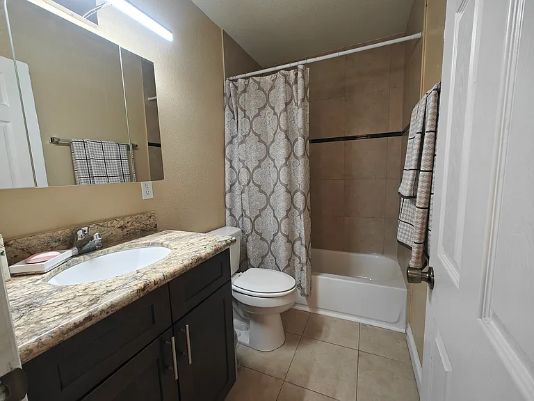 1122 Westwood Dr #1 — Photo 15