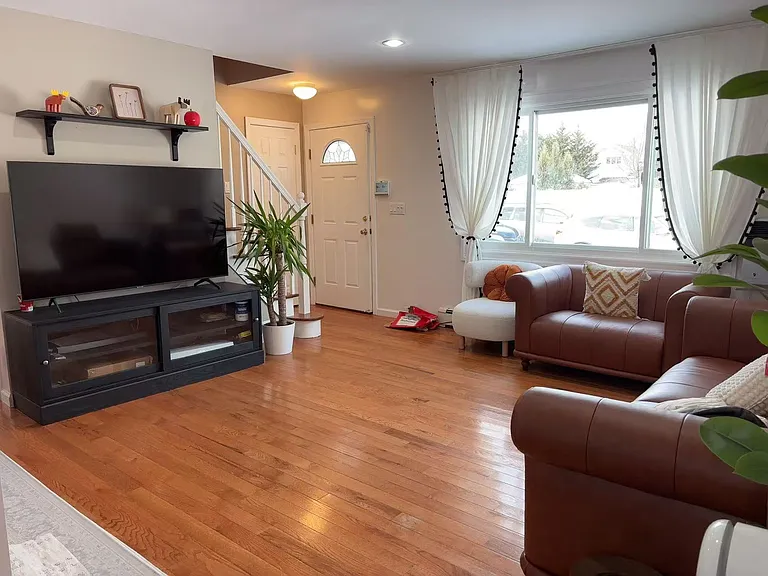 3700 Alcona St — Photo 18