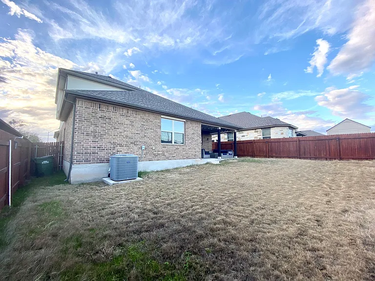2416 Lyla Ln — Photo 19