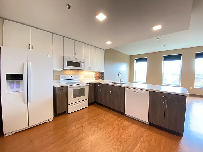 Red Oak at 83 Hanover Street — Photo 26