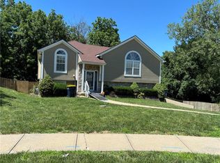 5014 Pebble Cir, Kansas City, MO 64133