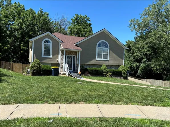 5014 Pebble Cir, Kansas City, MO 64133