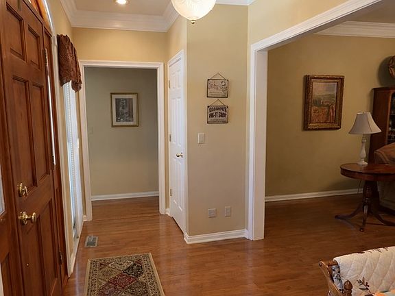 2nd image of 122 Cedar Hts