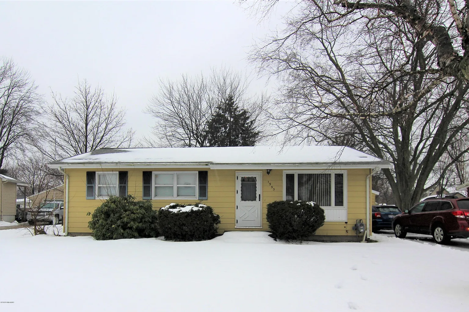 1953 Southwood Ave photo 1