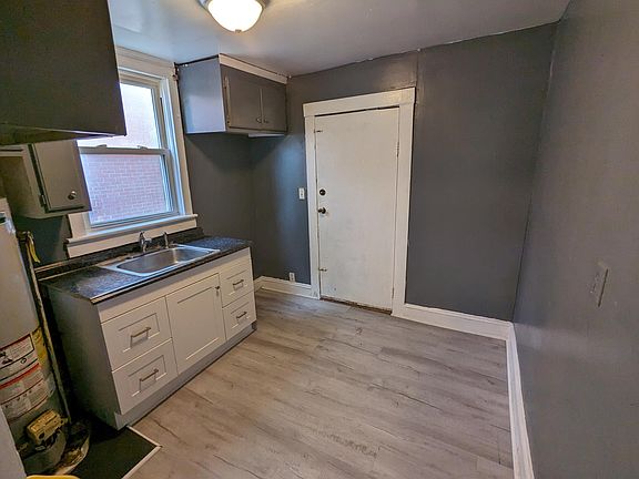 3rd image of 651 42nd St APT A