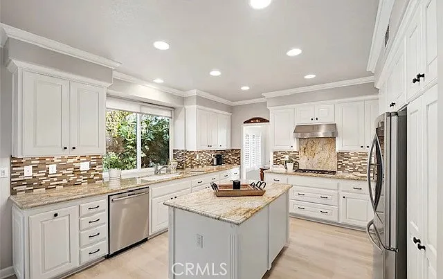 Building Photo - 12 Larkspur Dr