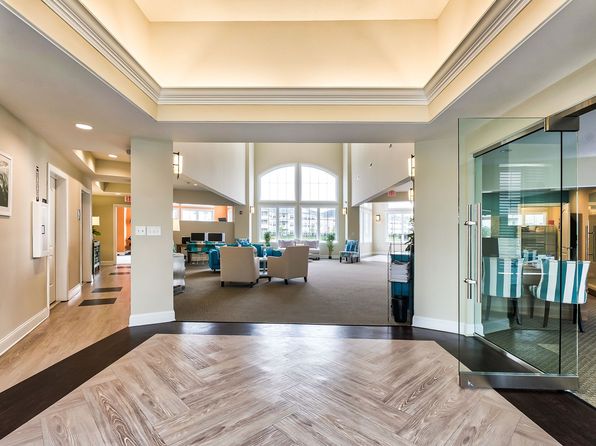 100 Isabelle Isle #107