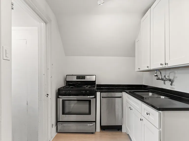 1121 Leonard Pl #3 — Photo 7