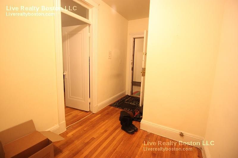2nd image of 111 Saint Stephen St