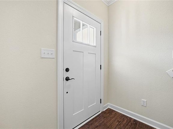 3rd image of 865 Greenway Rd