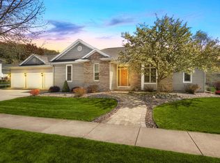 972 Aspen Valley Dr, Onalaska, WI 54650