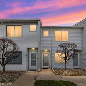 51 Rosebud Ln, Mount Clemens, MI, 48043