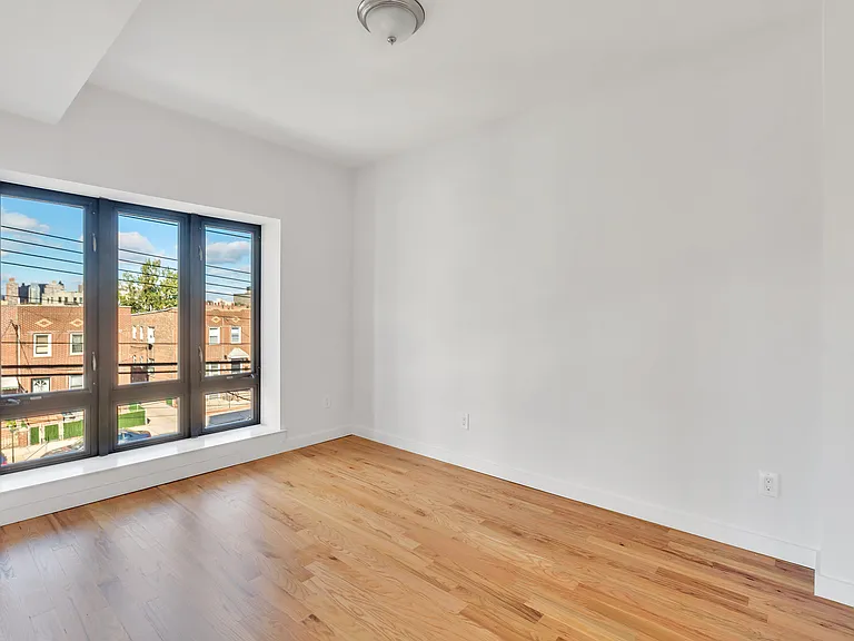 30-25 21st St #3B — Photo 5