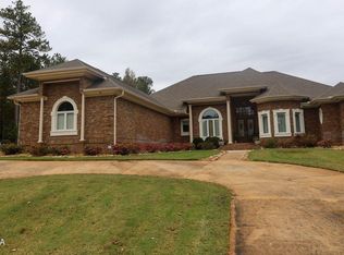 304 Deer Creek Dr, Forsyth, GA 31029