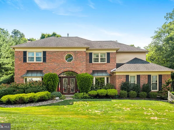 2057 Country Club Dr, Doylestown, PA 18901