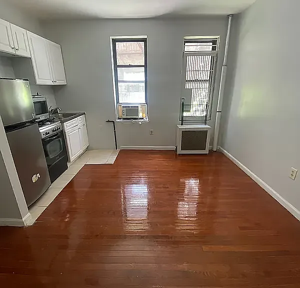 1345 W 7th St #4 — Photo 1