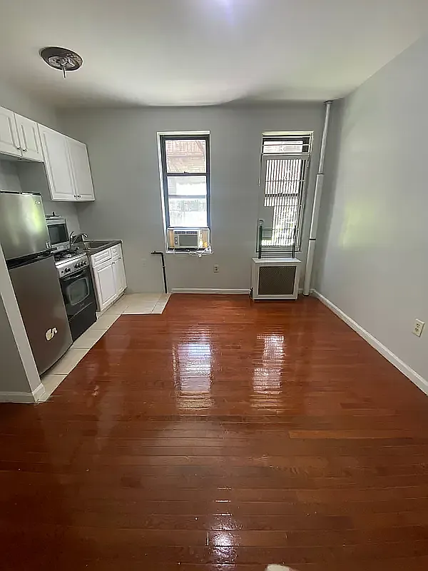 1345 West Seventh Street 6