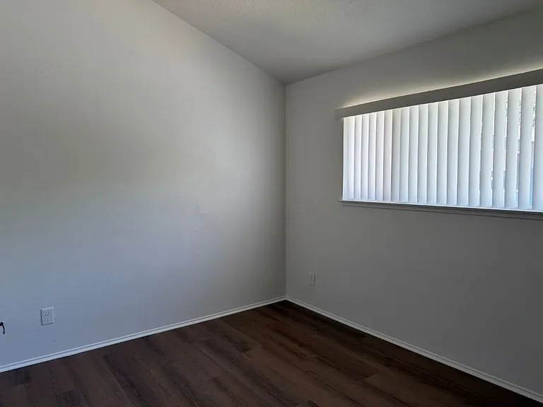 637 Knollwood Dr — Photo 25