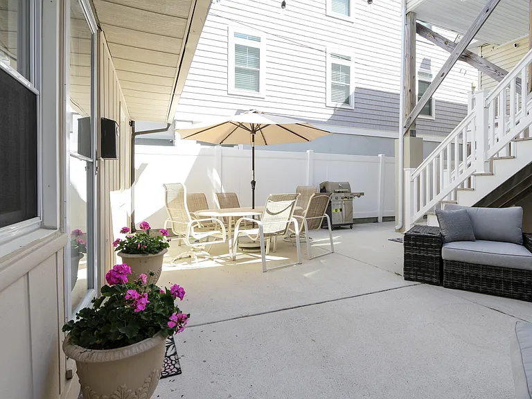 14 N Adams Ave — Photo 4