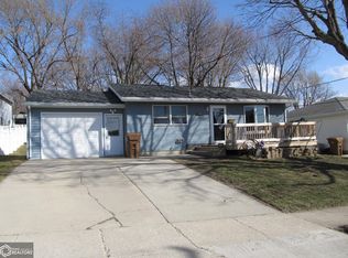 327 S Maple St, Carroll, IA 51401