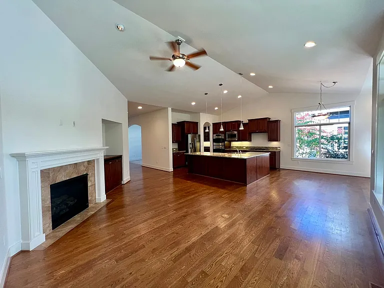 3875 Cameron Dr NE — Photo 6