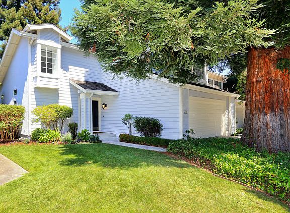 3rd image of 215 Yarborough Ln