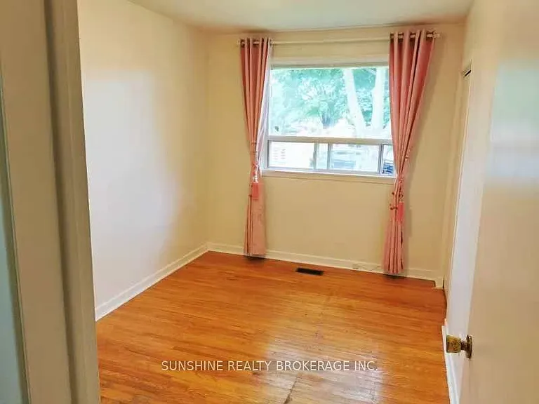 70 Southdale Dr — Photo 9