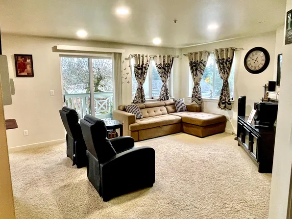 9910 NE 137th St APT A201, Kirkland, WA 98034