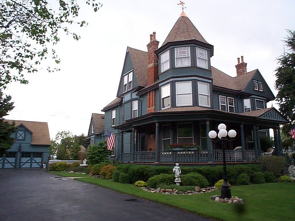 1st image of 132 S Main St