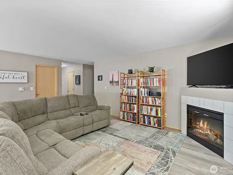 405 118th St E — Photo 5