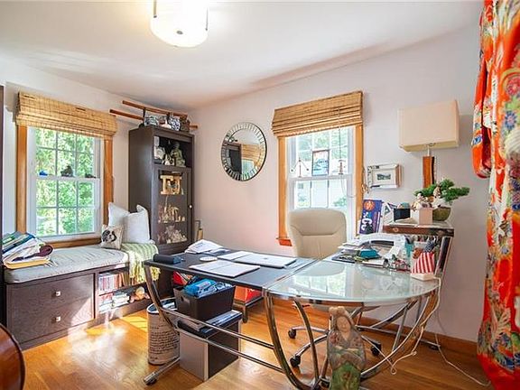 5th image of 33 Byron Ave