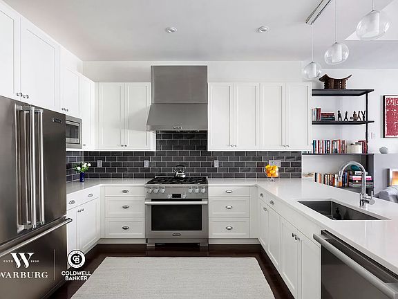 3rd image of 320 W 115th St #1