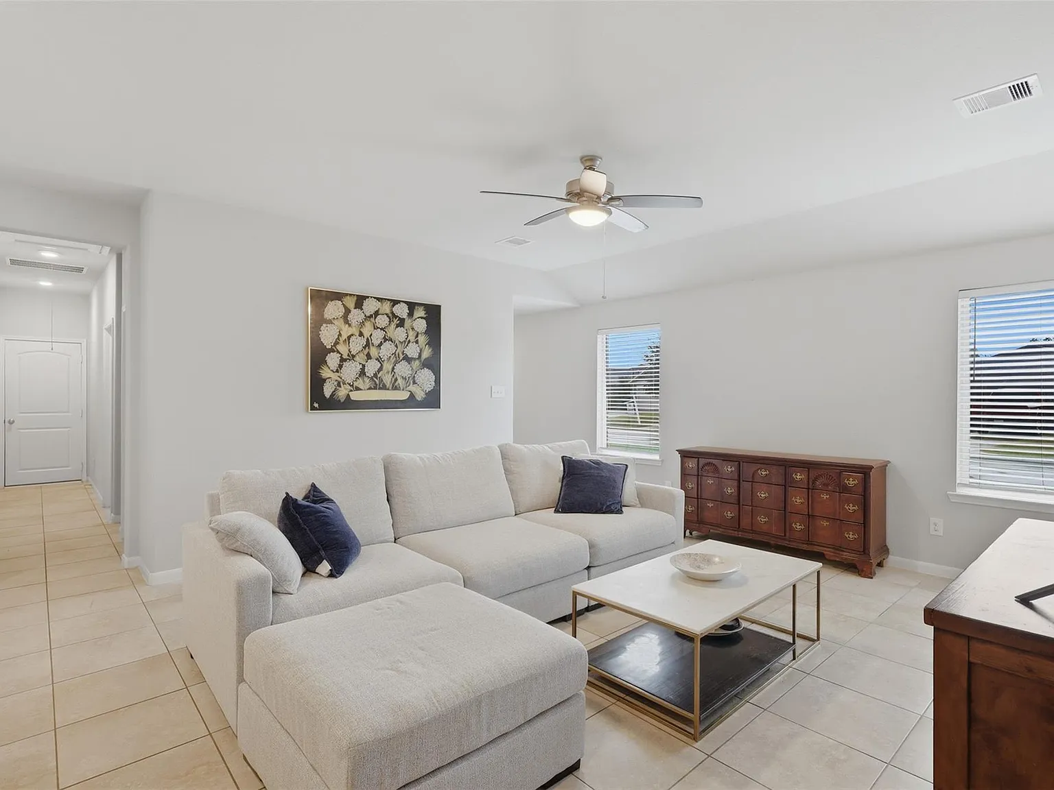 3 bed, 2.0 bath, 1436 sqft, $2,300 — Photo 4