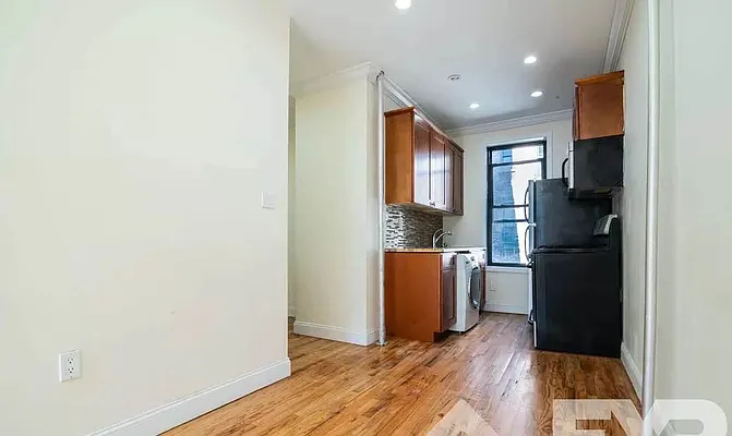 Rented by EXR | media 9