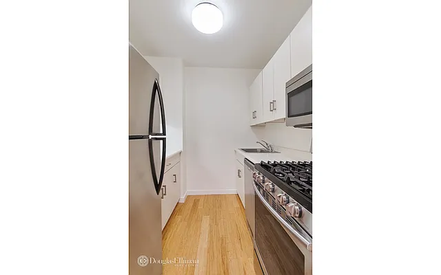 Rented by Douglas Elliman | media 20