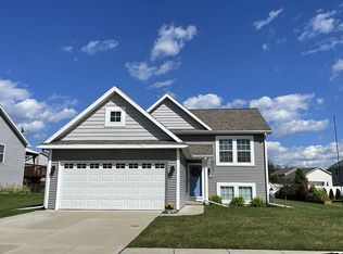 3565 Amber Oaks Dr, Howell, MI 48855