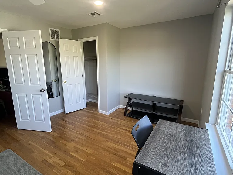 117 Hudson St — Photo 3
