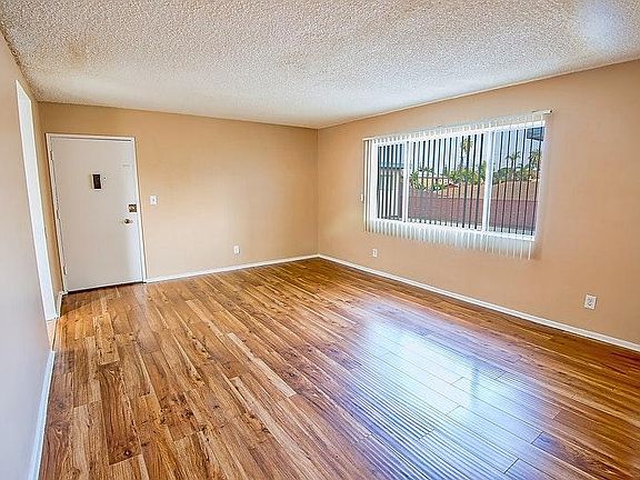 2nd image of 919 S Flower St APT 05