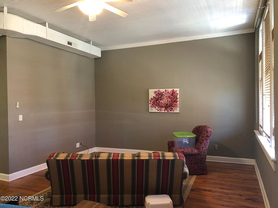 2nd image of 112 N John St APT 2