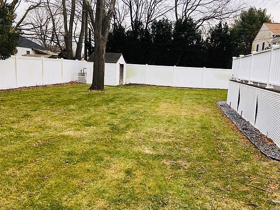 2nd image of 20 Columbine Ln