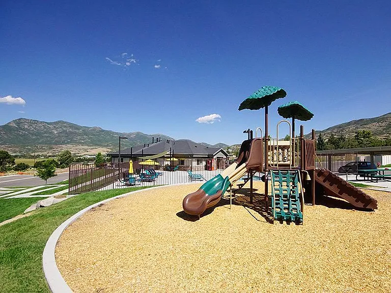 Wasatch Commons — Photo 40