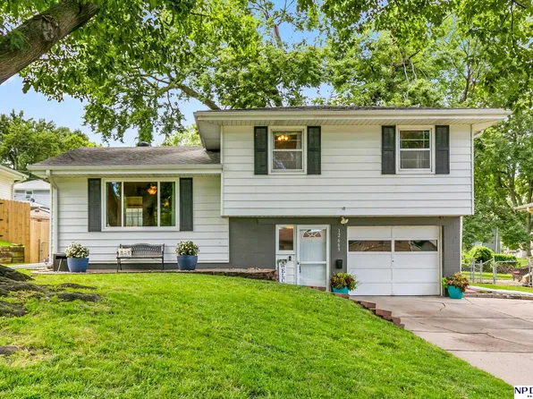 12669 N St, Omaha, NE 68137