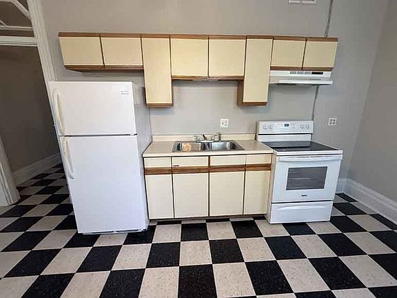 4th image of 2215-2217-2219 Ohio Ave #2215-02