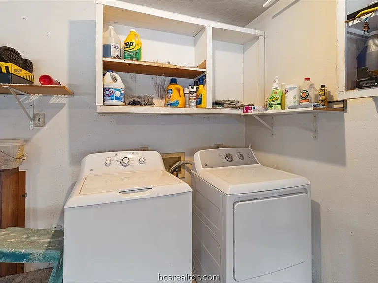 1105 Holleman Dr — Photo 23