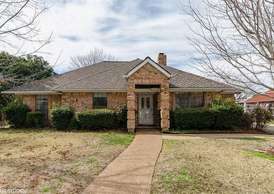 1st image of 3117 Woodridge Dr