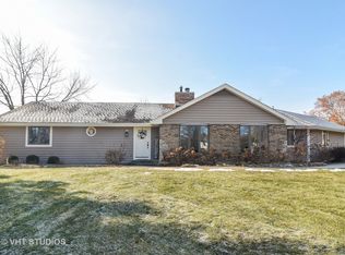 23 Pheasant Run, Hawthorn Woods, IL 60047